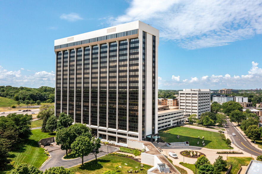 600 Highway 169 S, Saint Louis Park, MN for lease - Building Photo - Image 1 of 9