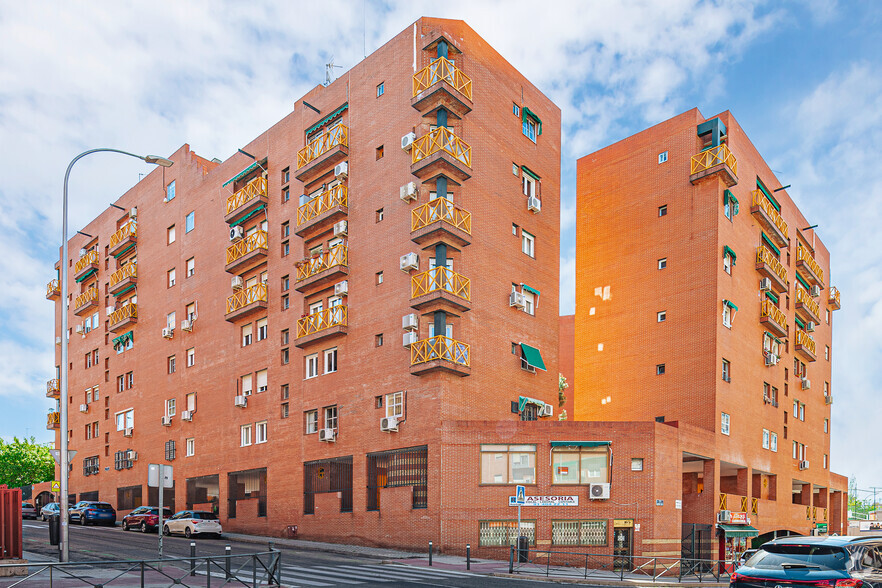 Calle Persuasión, 3, Madrid, Madrid for sale - Building Photo - Image 2 of 4