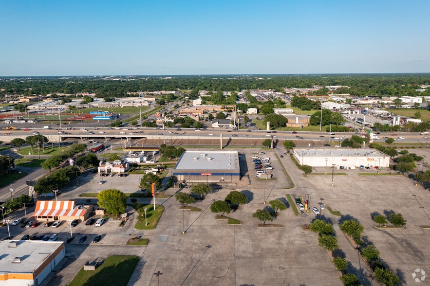 10275 North Fwy, Houston, TX for lease - Aerial - Image 1 of 2