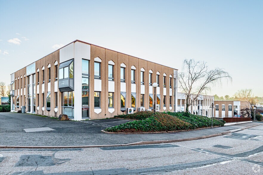 Office in Champagne-au-Mont-d'Or for sale - Primary Photo - Image 1 of 2