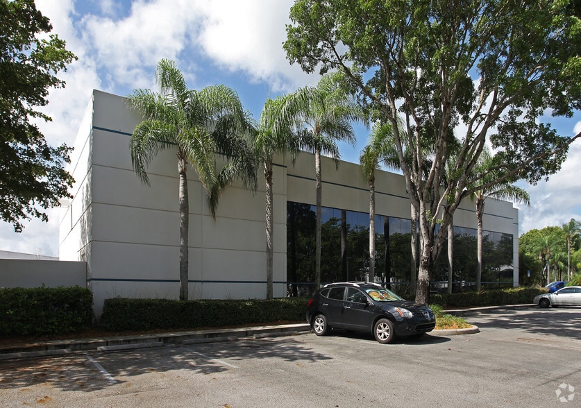 3801-3891 Commerce Pky, Miramar, FL for lease - Primary Photo - Image 1 of 18