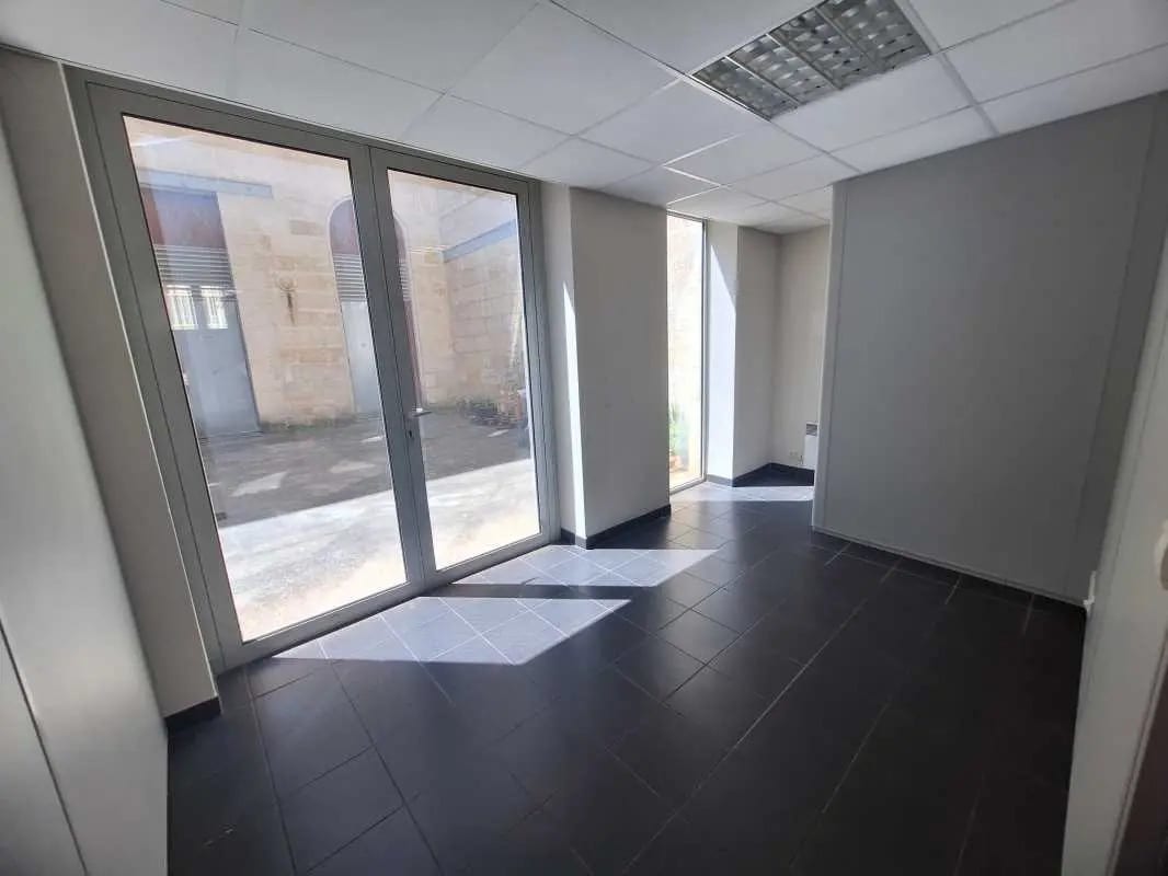 Office in Bordeaux for lease Interior Photo- Image 1 of 7