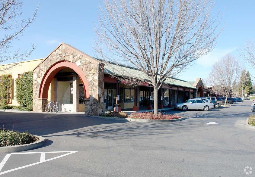 435-455 Center St, Healdsburg, CA for lease - Building Photo - Image 2 of 13