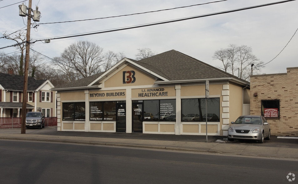 11-15 Carleton Ave, East Islip, NY for lease - Building Photo - Image 3 of 3
