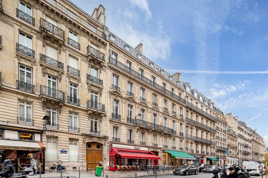 55 Rue Pierre Charron, Paris for lease - Building Photo - Image 3 of 7