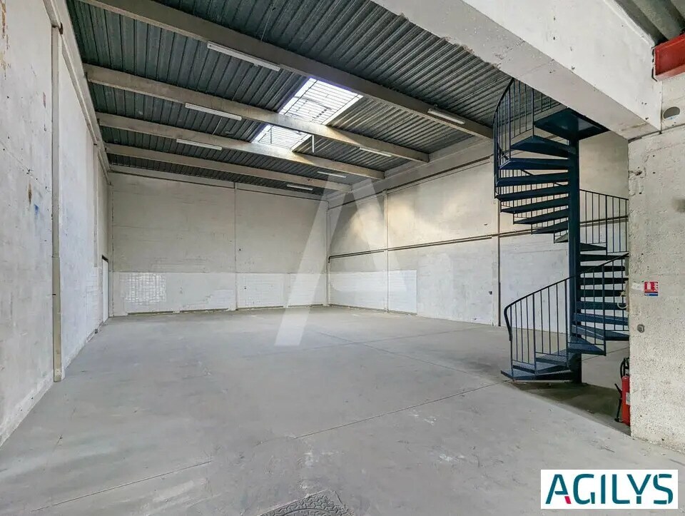 Flex in Les Ulis for lease Interior Photo- Image 1 of 10