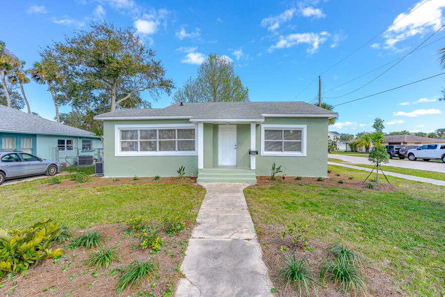 409 N Ridgewood Ave, Edgewater, FL for sale - Primary Photo - Image 1 of 47