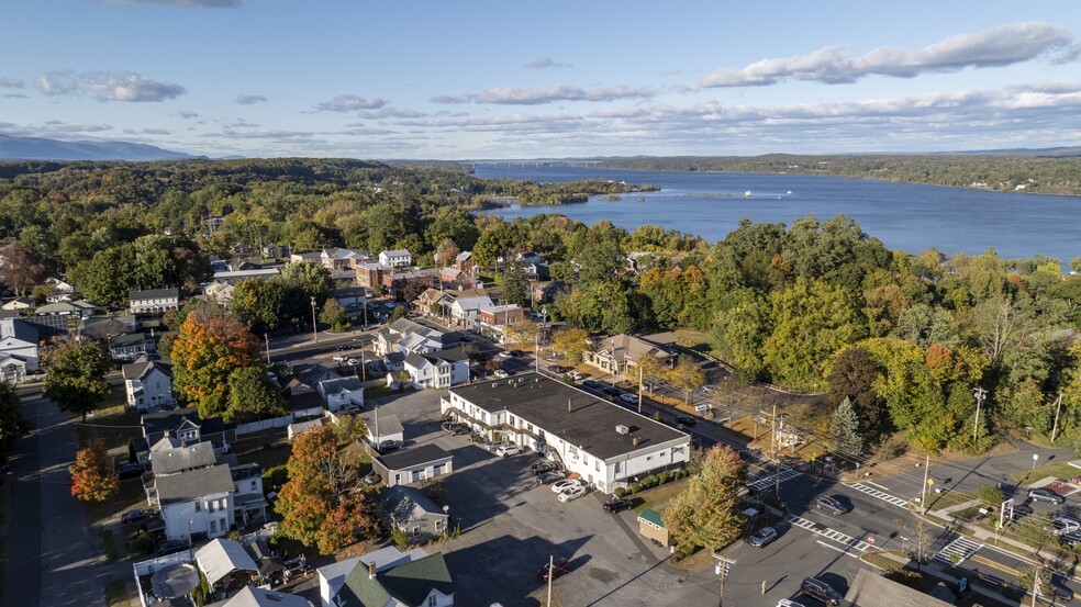 180 Broadway, Port Ewen, NY for sale - Primary Photo - Image 1 of 36