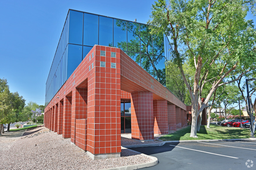 2601 E Thomas Rd, Phoenix, AZ for lease - Building Photo - Image 2 of 7