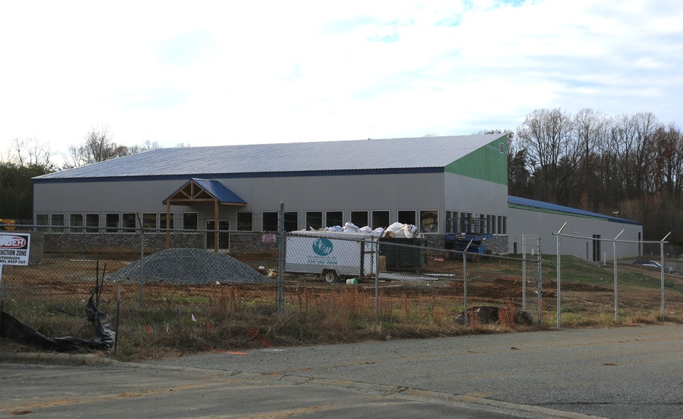 2003 Willow Spring Ln, Burlington, NC for sale - Construction Photo - Image 2 of 10