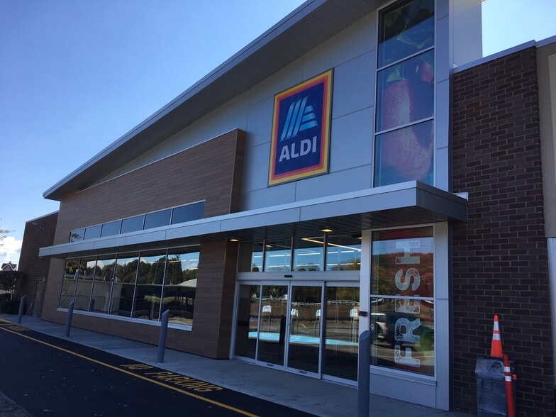 560 Harry L Dr, Johnson City, NY for lease - Building Photo - Image 3 of 4