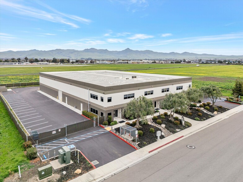 1851 Airway Dr, Hollister, CA for lease - Building Photo - Image 3 of 16