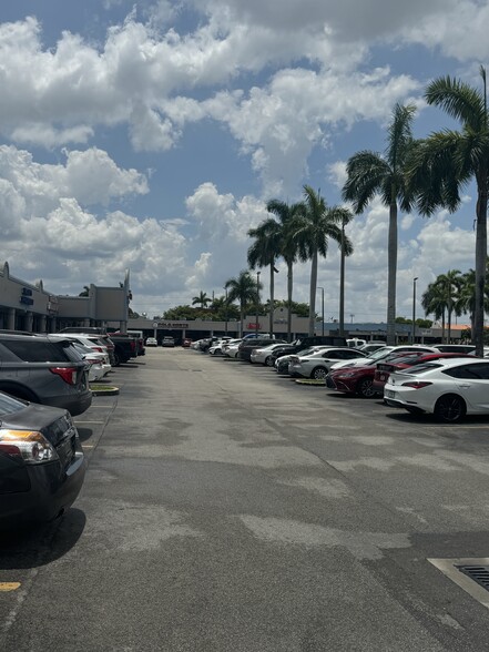 2050 W 56th St, Hialeah, FL for lease - Building Photo - Image 3 of 4