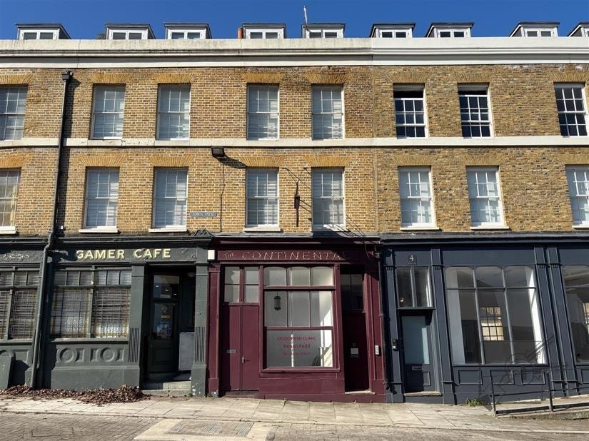 Town Pier, Gravesend for sale Primary Photo- Image 1 of 1