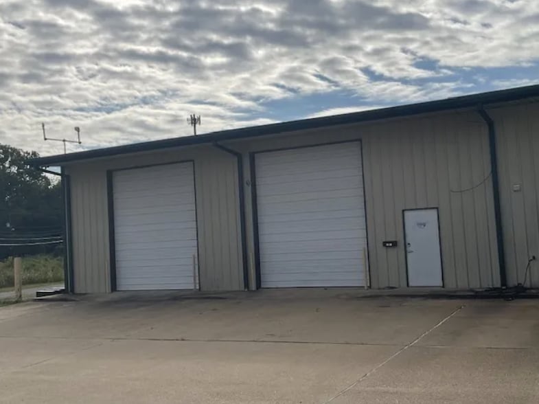 1070 Pearl Dr, Bossier City, LA for lease - Building Photo - Image 2 of 11