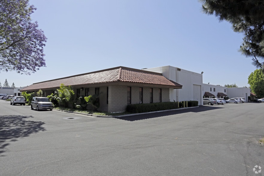 570 W Lambert Rd, Brea, CA for lease - Primary Photo - Image 1 of 4