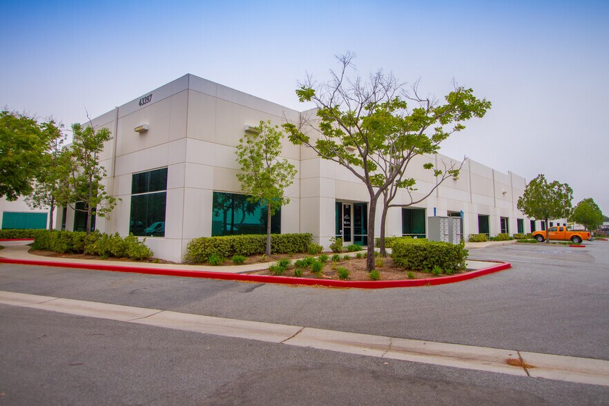 43379-43397 Business Park Dr, Temecula, CA for lease - Building Photo - Image 1 of 5