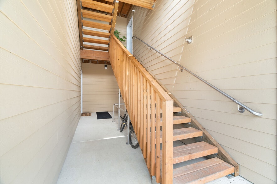 Garibaldi Apartment Portfolio portfolio of 3 properties for sale on LoopNet.com - Building Photo - Image 3 of 19