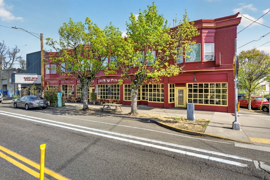 6433 SE Foster Rd, Portland, OR for sale - Primary Photo - Image 1 of 11