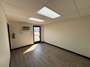 9850-9860 Owensmouth Ave, Chatsworth, CA for lease Interior Photo- Image 1 of 5