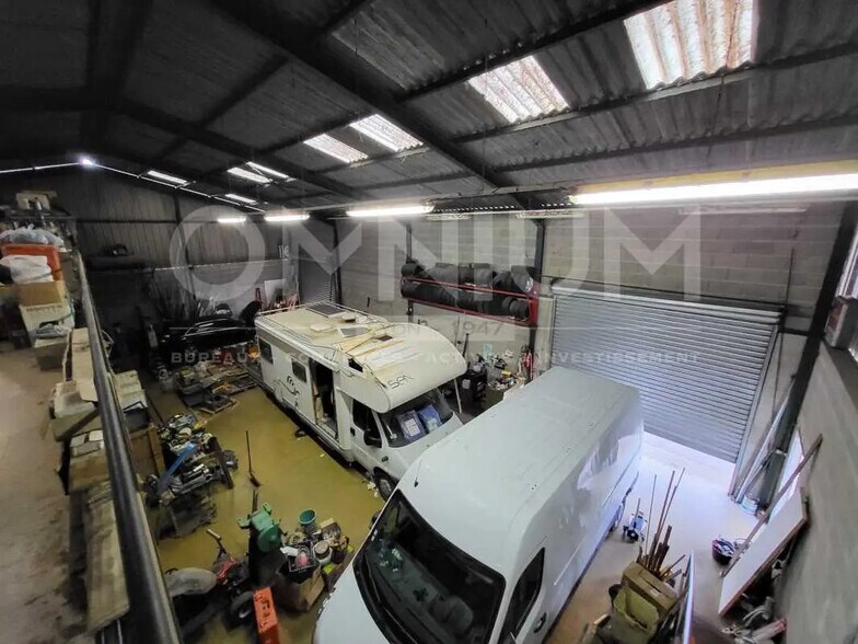 Flex in MARCILLY-D'AZERGUES for lease - Interior Photo - Image 3 of 6