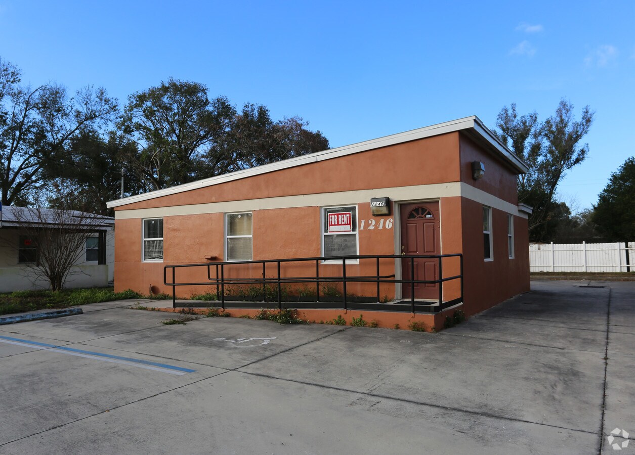 1246 N Pine Hills Rd, Orlando, FL 32808