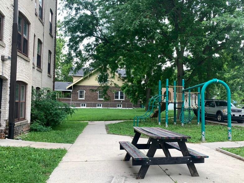 130 Forest Ave, Fond Du Lac, WI for sale - Building Photo - Image 3 of 38