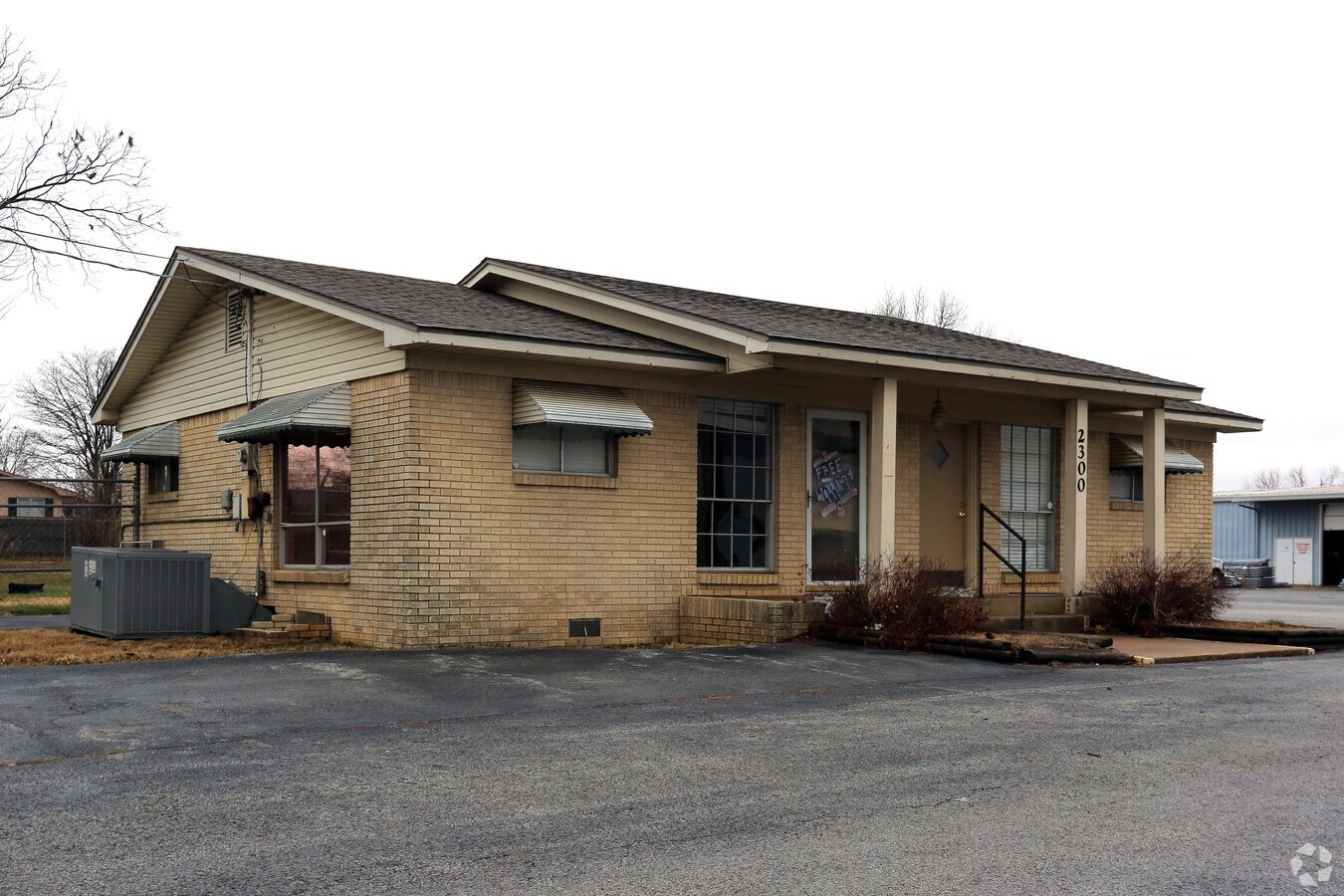 2300 S 8th St, Rogers, AR, 72758 Auto Dealership