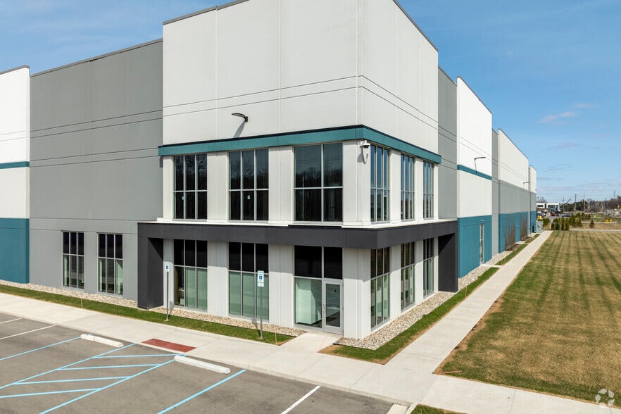 10035 Assembly Park Dr, Wixom, MI for lease - Building Photo - Image 2 of 5