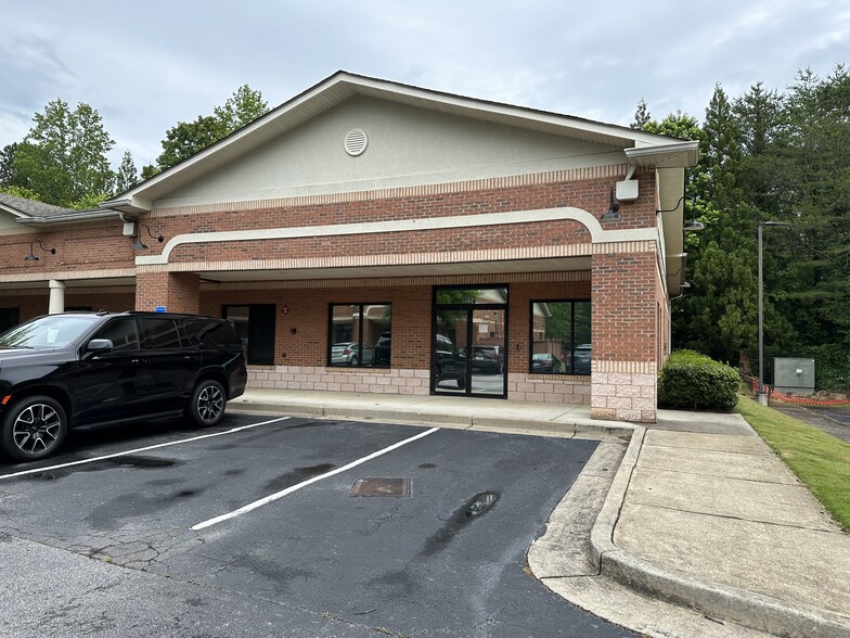 224 Riverstone Dr, Canton, GA for lease - Primary Photo - Image 1 of 4