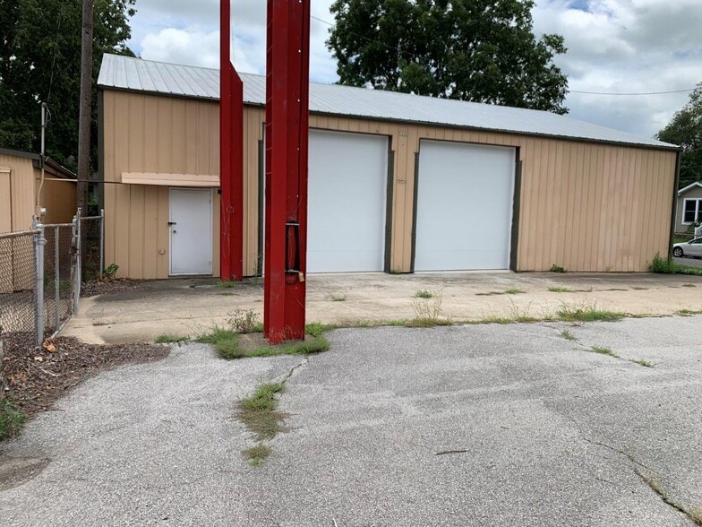 177 S Pence St, East Alton, IL for lease - Building Photo - Image 3 of 12