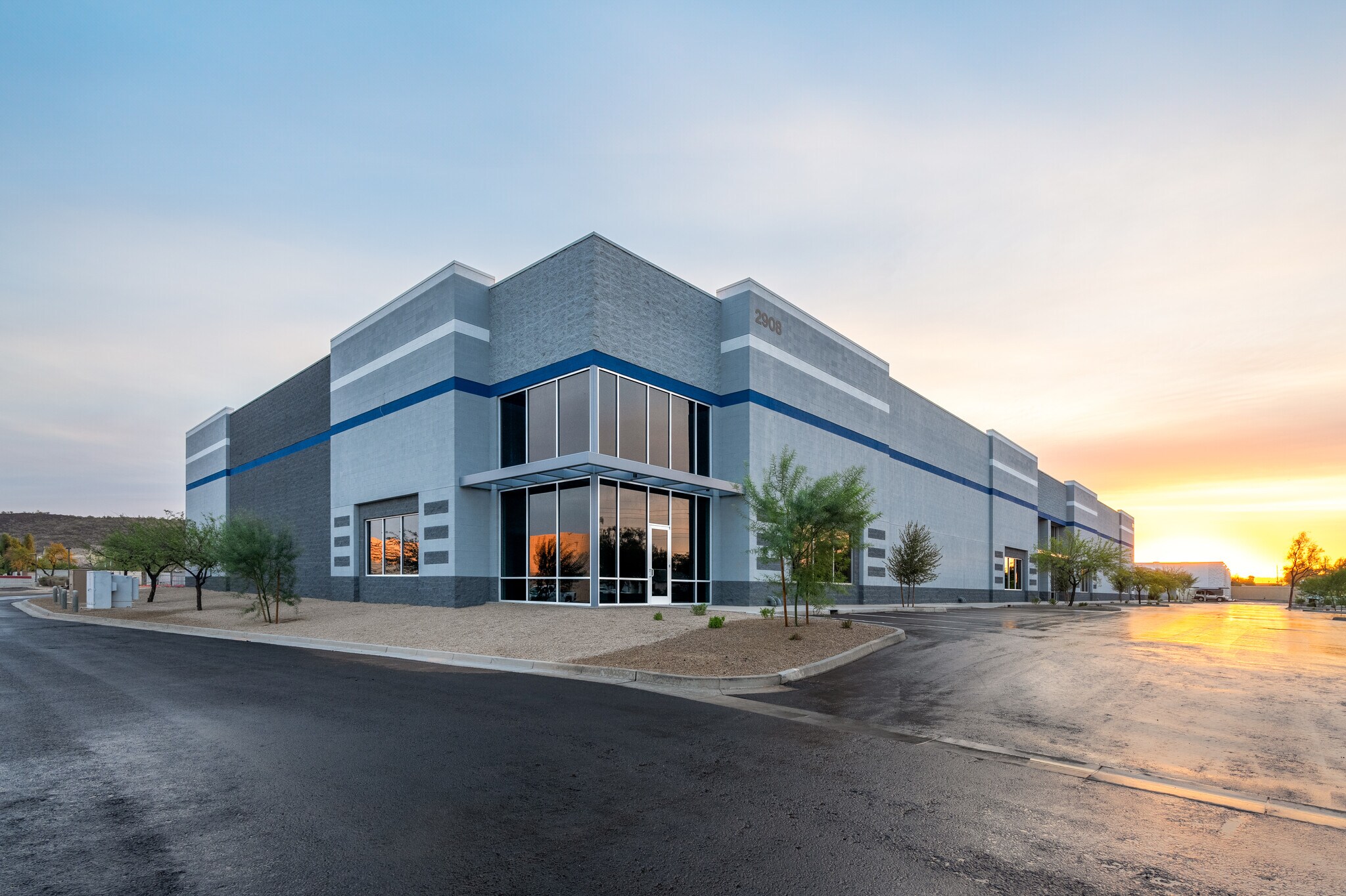 2908 W Deer Valley Rd, Phoenix, AZ for lease Building Photo- Image 1 of 14