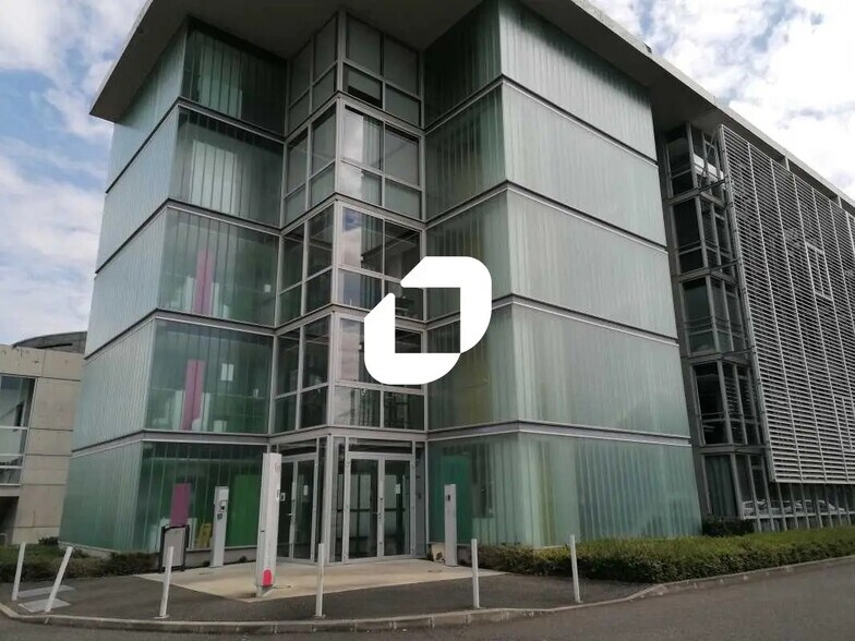 Office in Mérignac for lease - Building Photo - Image 1 of 13