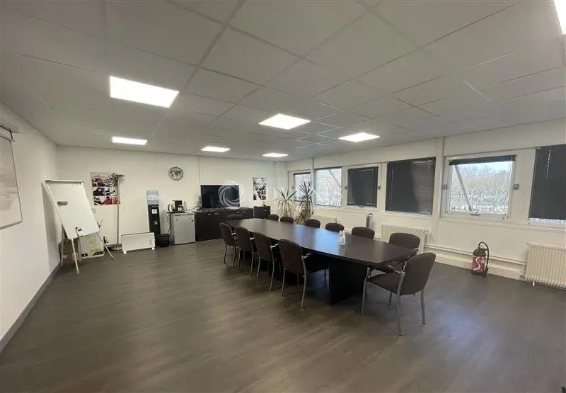 Flex in Le Blanc-Mesnil for lease Building Photo- Image 1 of 2