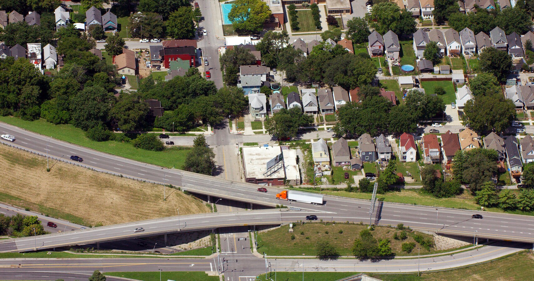 2645 Madison Ave, Kansas City, MO 64108