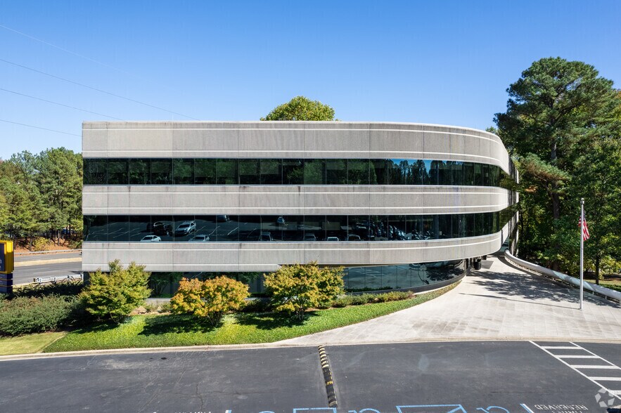 600 Luckie Dr, Birmingham, AL for lease - Building Photo - Image 2 of 7