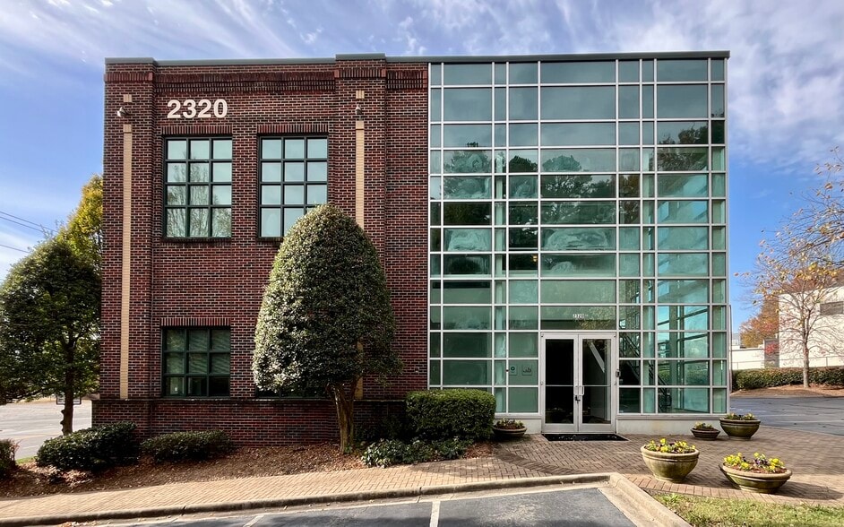 2320 W Morehead St, Charlotte, NC for lease - Building Photo - Image 2 of 15