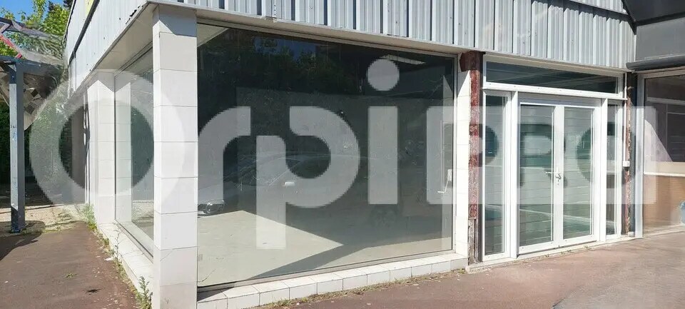 Retail in Nogent-sur-Oise for lease - Building Photo - Image 1 of 6