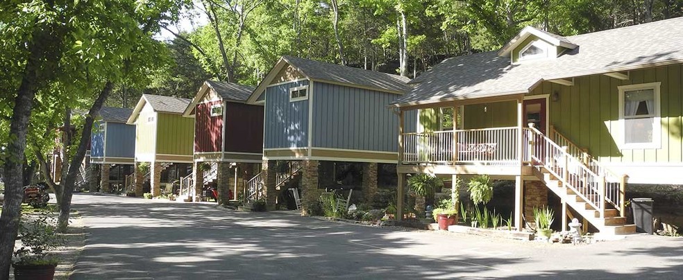 275 N Main St, Eureka Springs, AR for sale - Building Photo - Image 1 of 1