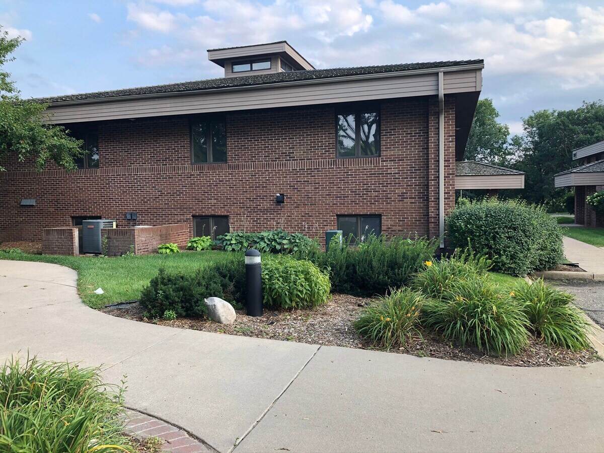 5841 Cedar Lake Rd, Minneapolis, MN 55416