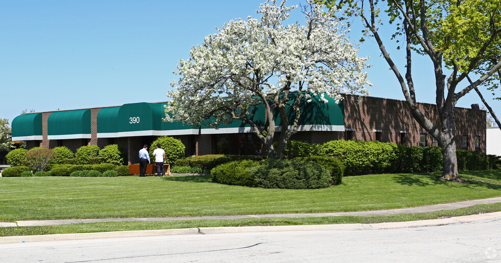 390 E Higgins Rd, Elk Grove Village, IL for lease - Primary Photo - Image 1 of 9