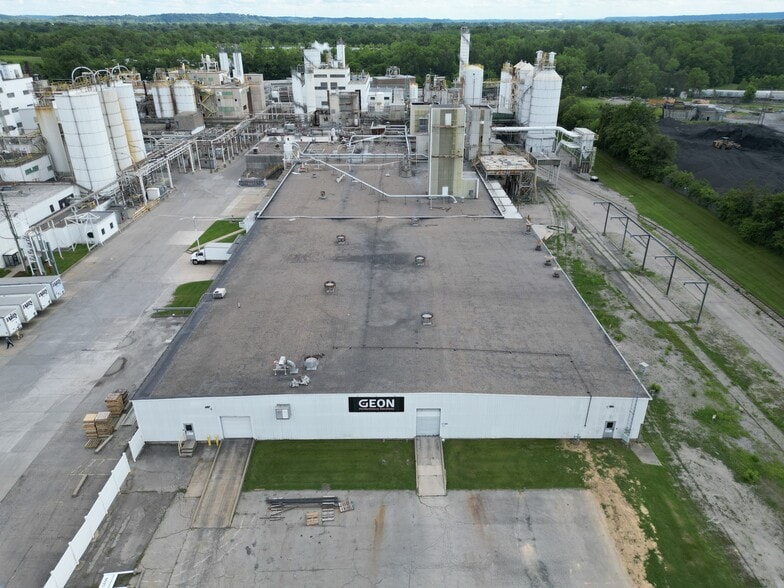 4250 Bells Ln, Louisville, KY for lease - Building Photo - Image 2 of 6