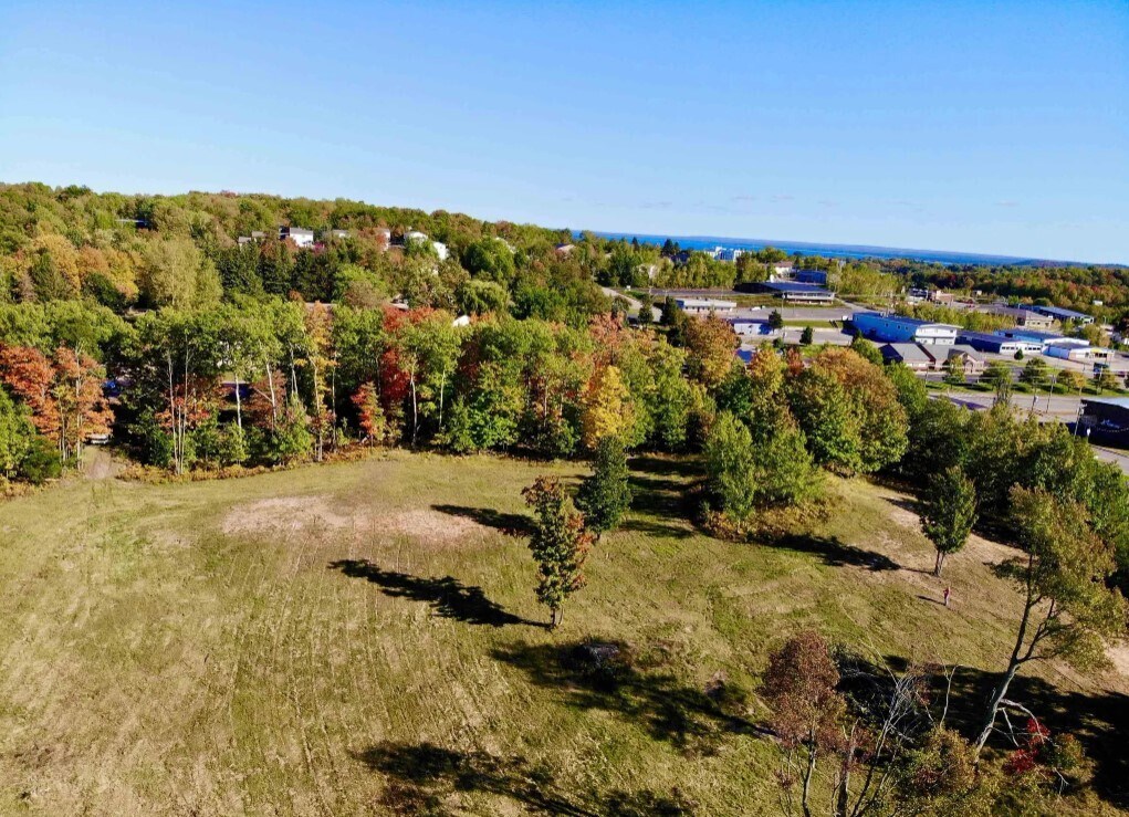 1502 W Ridge St, Marquette, MI 49855