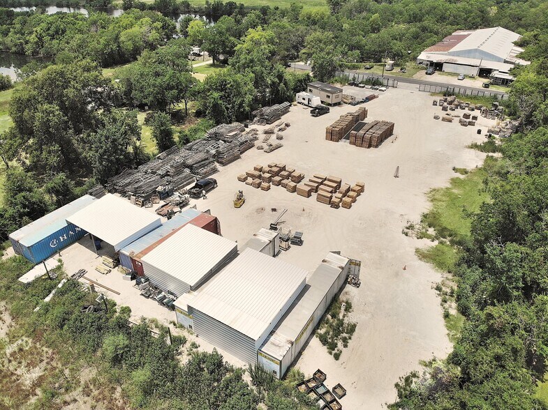 903 Steele Rd, Highlands, TX for sale - Primary Photo - Image 1 of 1