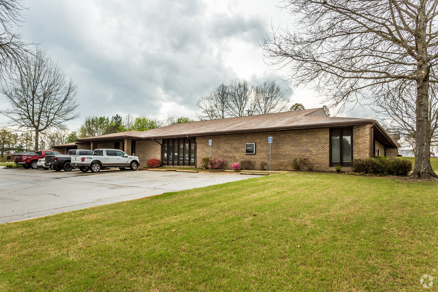 1893 Cliff Gookin Blvd, Tupelo, MS for sale - Primary Photo - Image 1 of 1