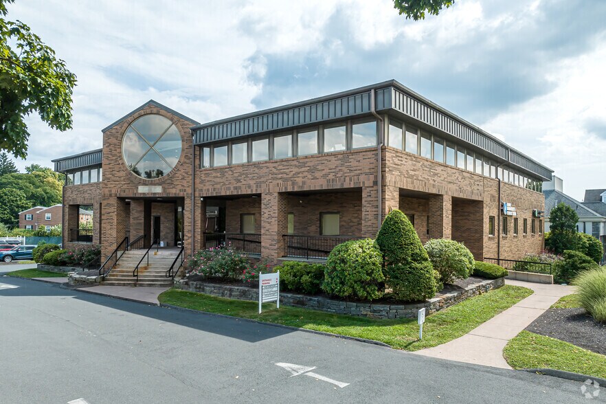 2928 Main St, Glastonbury, CT for lease - Building Photo - Image 1 of 22