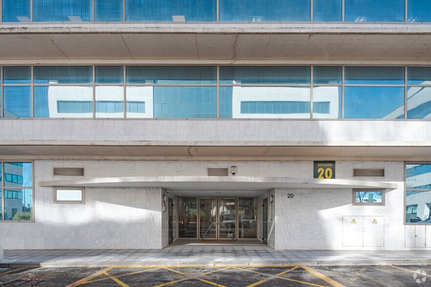 Avenida Sur de Barajas, 20, Madrid, Madrid for lease - Building Photo - Image 3 of 23