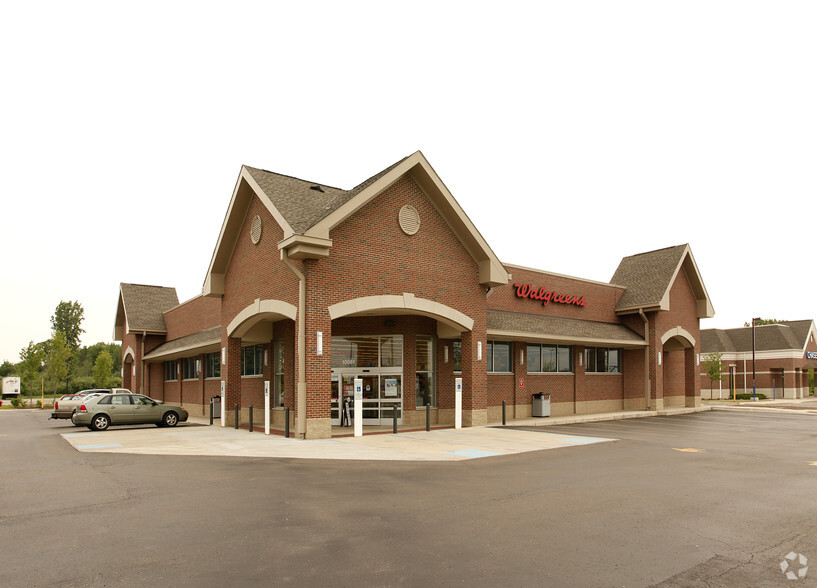 10081 E Highland Rd, Hartland, MI for lease - Primary Photo - Image 1 of 2