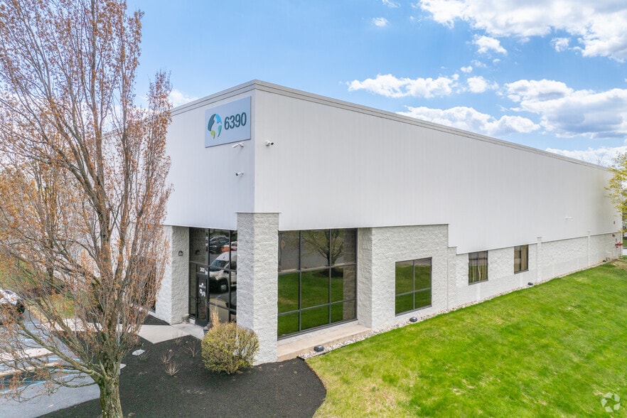 6390 Hedgewood Dr, Allentown, PA for lease - Building Photo - Image 2 of 6