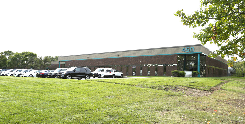 450 Raritan Center Pky, Edison, NJ for lease - Building Photo - Image 2 of 2